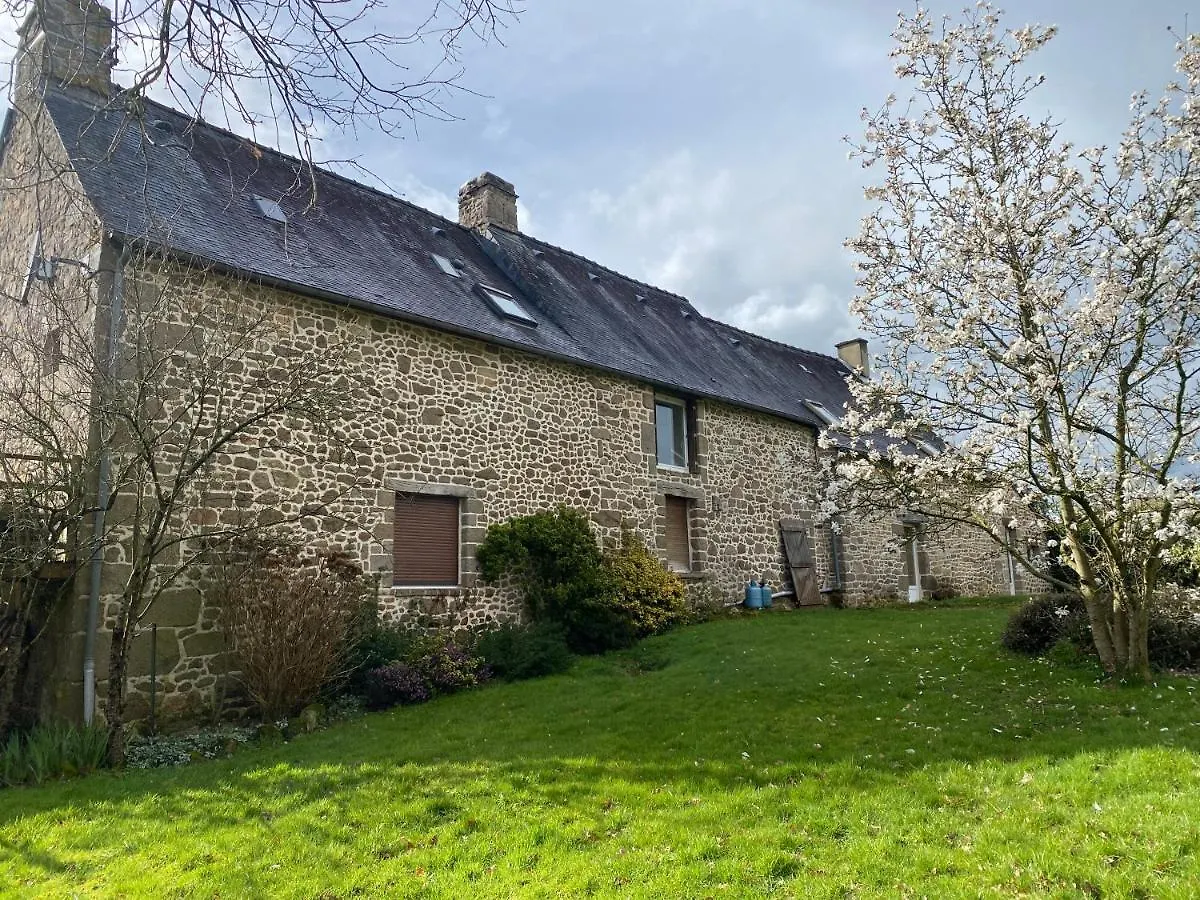 Gite De La Ville Aux Bois Parigne 0*,  France